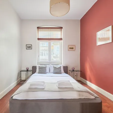 Beautiful Restored Historical In Galata Daire *