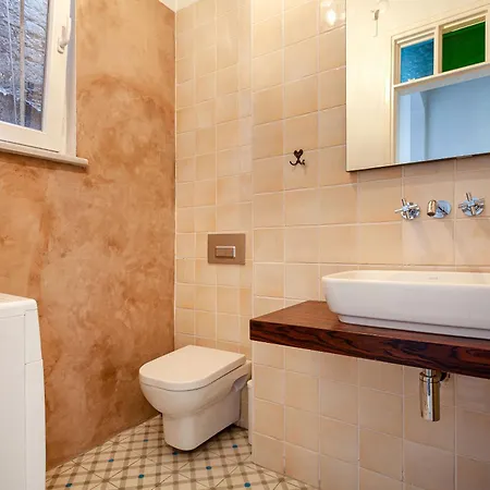 Beautiful Restored Historical In Galata דירה